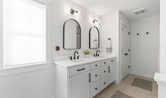 173 Tamrox Dr, Arundel, ME 04046