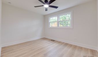 3023 N Windsor Dr, Arlington Heights, IL 60004