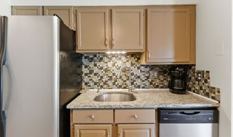 142 Woodland Dr 142, Cromwell, CT 06416