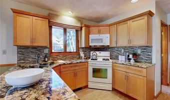 40 Phenix Ridge Dr, Cranston, RI 02921
