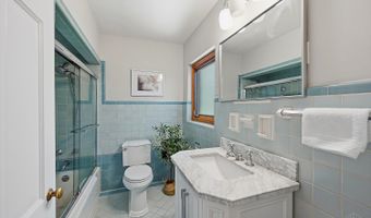 3119 N Farmcrest Dr, Amberley, OH 45213