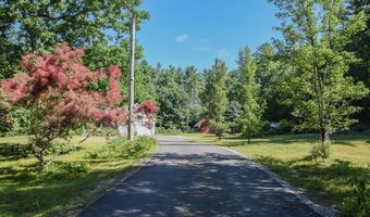 22 Sargent Rd, Brookline, NH 03033