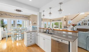 439 Wandsworth St, Narragansett, RI 02882