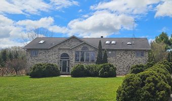 E7009 Jackson Rd, Algoma, WI 54201