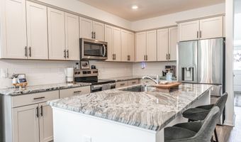 59 Walkabout Dr, Aberdeen, NC 28315
