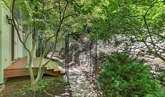 255 Scenic Dr, Ashland, OR 97520