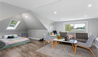 4 James St, Middletown, RI 02842