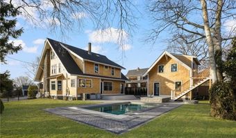 14 Kay Blvd, Middletown, RI 02842