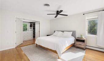 70 Jefferson Dr, East Greenwich, RI 02818