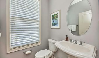 25066 CROXLEY GREEN Sq, Aldie, VA 20105