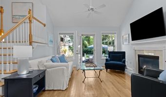 14 Fox Dr 14, Narragansett, RI 02882