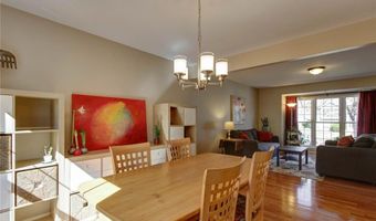 564 Woodlyn Xing, Ballwin, MO 63021