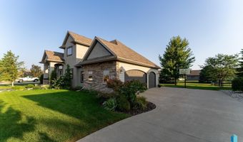 907 St Andrews Dr, Beresford, SD 57004