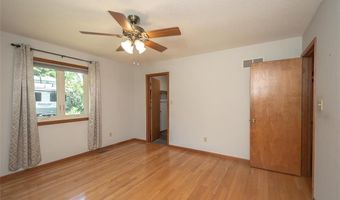 918 King St, Baldwin City, KS 66006