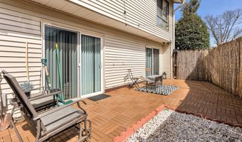 8608 VILLAGE Sq 15/8608, Alexandria, VA 22309