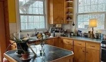 20 Monument Rd, Abbot, ME 04406