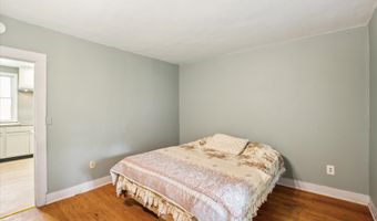 117 E Pershing St, Bloomfield, CT 06002