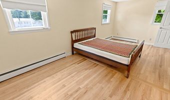 9 Whitewood Rd, Clinton, CT 06413