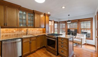 8 Country Oaks Dr, Barboursville, WV 25504