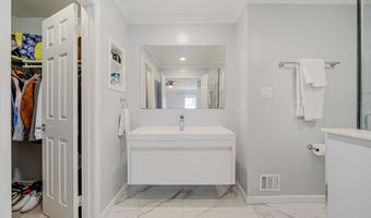 4005 KLOMAN St, Annandale, VA 22003
