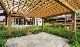 2050 Camelot Rd, Ann Arbor, MI 48104