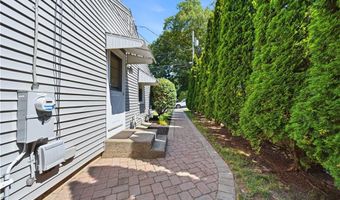 33 Shirley Dr, Cumberland, RI 02864