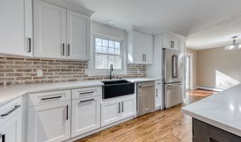 825 Old Hartford Rd, Colchester, CT 06415