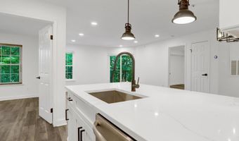 3307 WYNDHAM Cir 2157, Alexandria, VA 22302