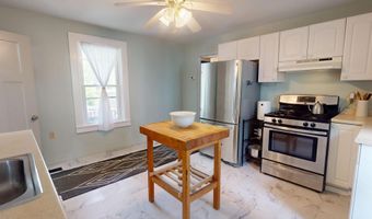 21 Fern St, Bangor, ME 04401