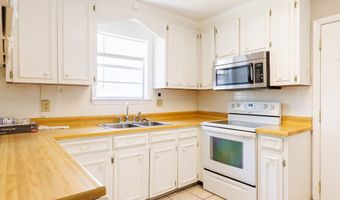 203 Magnolia Dr, Adel, GA 31620