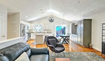 37 Lakeview Ave, Lincoln, RI 02865
