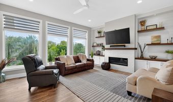 1007 Lynne Dr, Adel, IA 50003