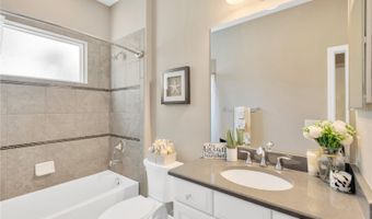 6420 SEASOUND Dr, Apollo Beach, FL 33572