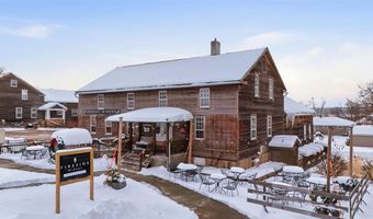 4402 220Th Trl, Amana, IA 52203