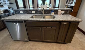 1524 Beechwood Dr, Aurora, NE 68818