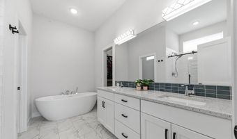 1113 W Lakeway Ct, Andover, KS 67002