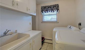75 Selma St, Cranston, RI 02920