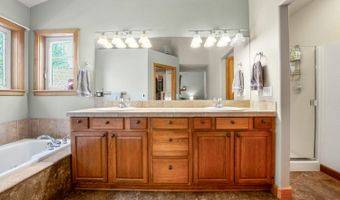 335 NW 17th St, Bend, OR 97701