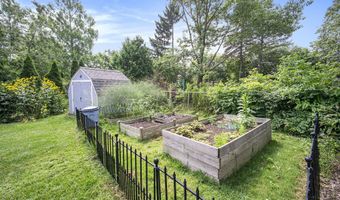 2225 Tilsby Ct, Ann Arbor, MI 48103