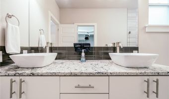 905 N Main St, Bentonville, AR 72712