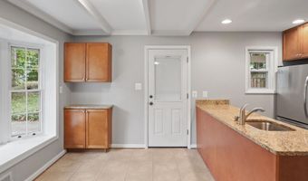 8504 CANTERBURY Dr, Annandale, VA 22003