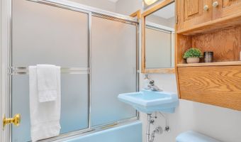 3543 HARRISON Dr, Astoria, OR 97103
