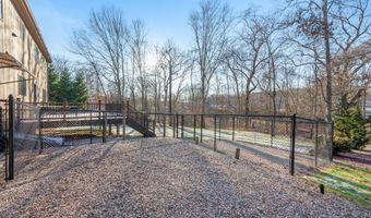 8 Summer Brook Ln, Cromwell, CT 06416