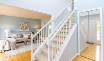 2864 Mystic Dr, Ann Arbor, MI 48103