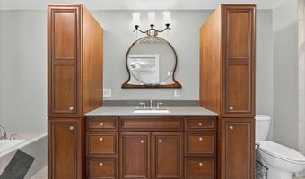 7 Springlake Ct, Ballwin, MO 63011