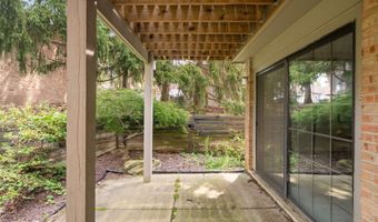2250 Rivenoak Ct, Ann Arbor, MI 48103