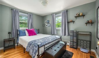33 Wilbur Rd, Lincoln, RI 02865