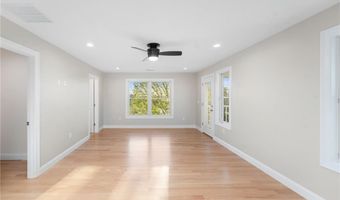 25 Scallop Shell Rd, Narragansett, RI 02882