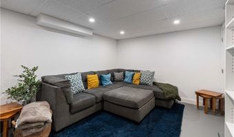 3 Mallory Ct, Bristol, RI 02809