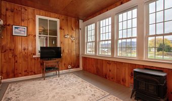 391 Bimson Dr, Barnet, VT 05821
